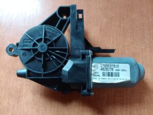 VOLKSEAGEN GOLF 5 LP RJ Okna 1K0959793K