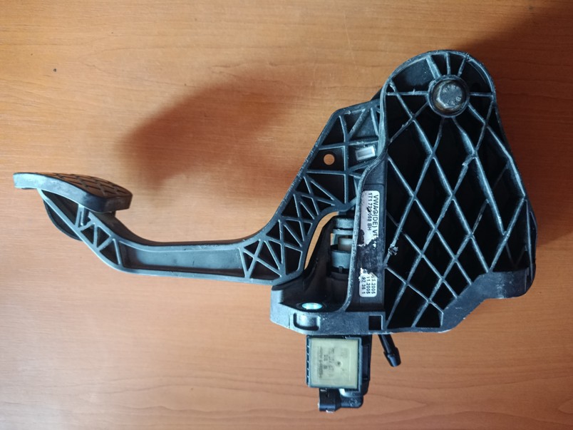 Volkswagen Caddy 1.9 TDi Plynový pedál 1T1721059BH 1