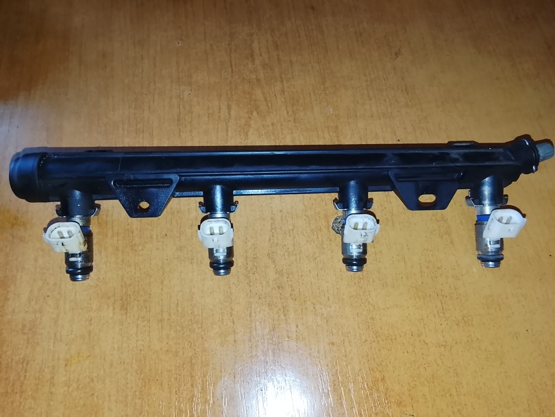 SEAT IBIZA 1,4 16v 63kw Vstrekovač 036031AH 1