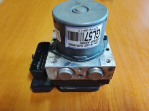 HYUNDAI i30 2016 RJ  ABS 58900-A6330 61589-45200