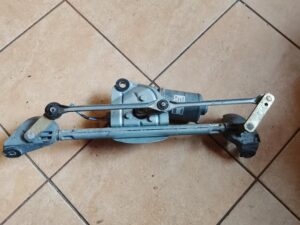 TOYOTA YARIS MK1 Mech.stieračov 85110-0D20 404.652